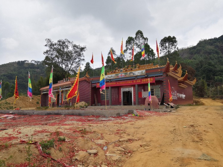 原来找个人就这么简单!打开微信隐藏功能按一下就可以知道对方的位置